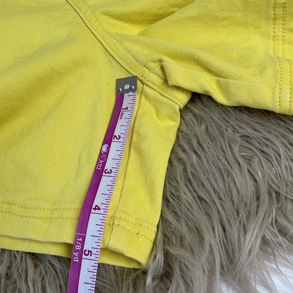Calvin Klien Women’s Yellow Shorts Size W27 - Picture 6 of 12